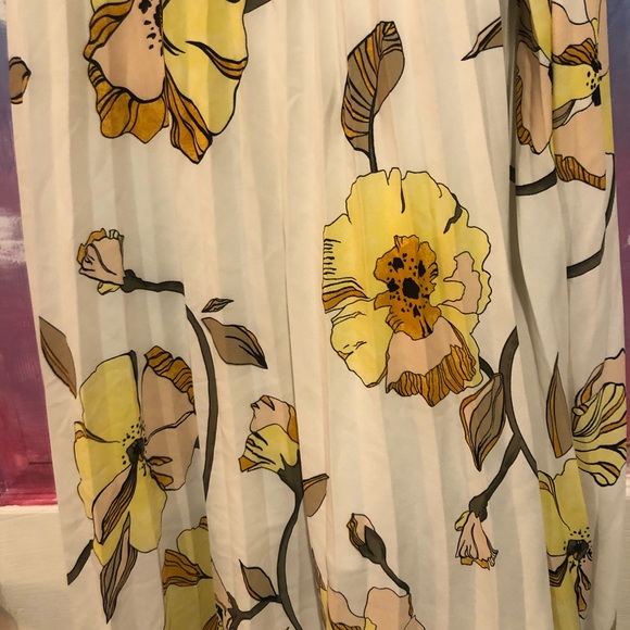 Spring Dress🥰 - Picture 2 of 3